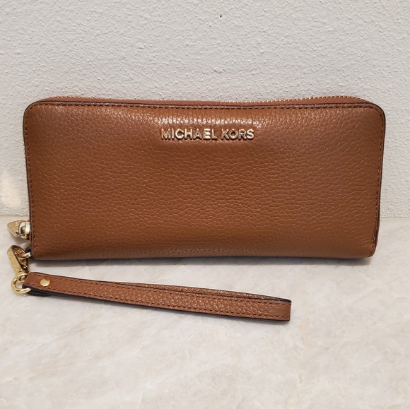 Michael Kors Handbags - Michael Kors wallet/wristlet